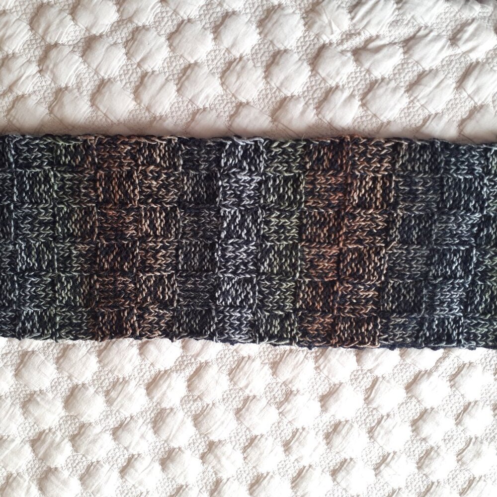 Hand knitted scarf - Picture 3 of 4